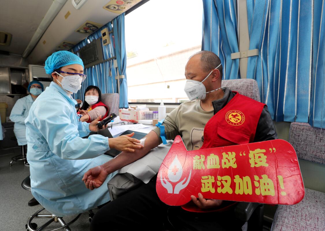 2月27日，全椒市民在参加无偿献血，缓解湖北武汉临床用血紧张局面。沈果 摄